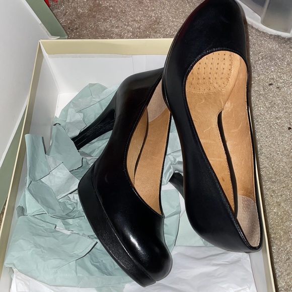 Brand new Black heels - Picture 3 of 4